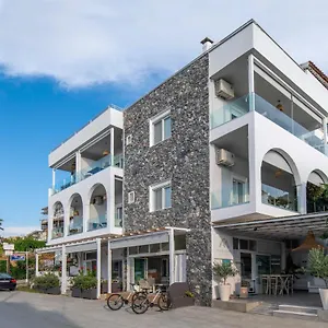 Hotel de apartamente Maria, Toroni